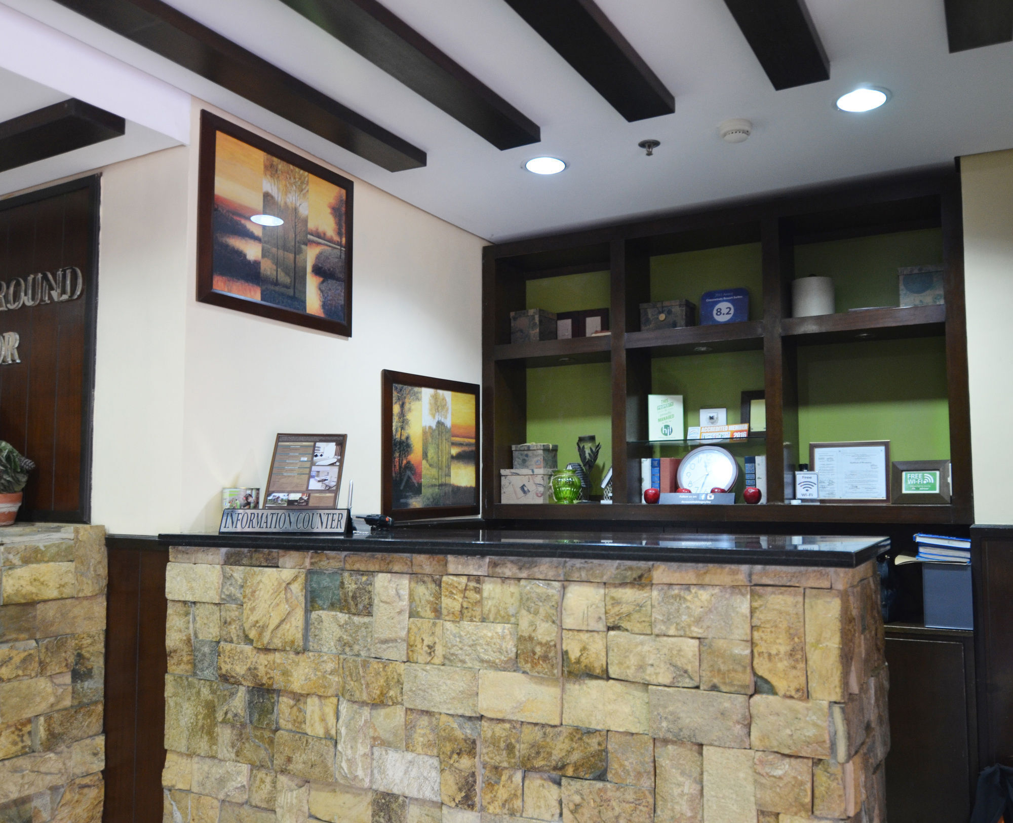 Crosswinds Resort Suites Tagaytay City Exterior foto