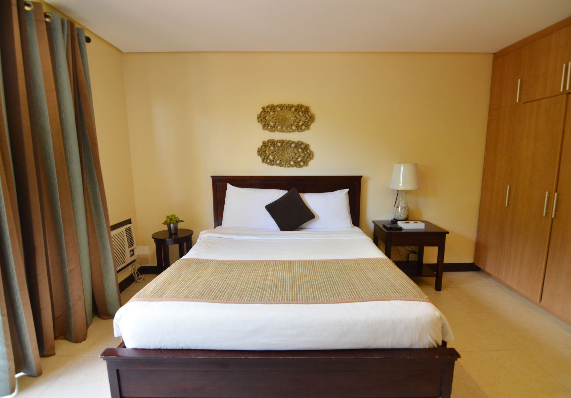 Crosswinds Resort Suites Tagaytay City Exterior foto